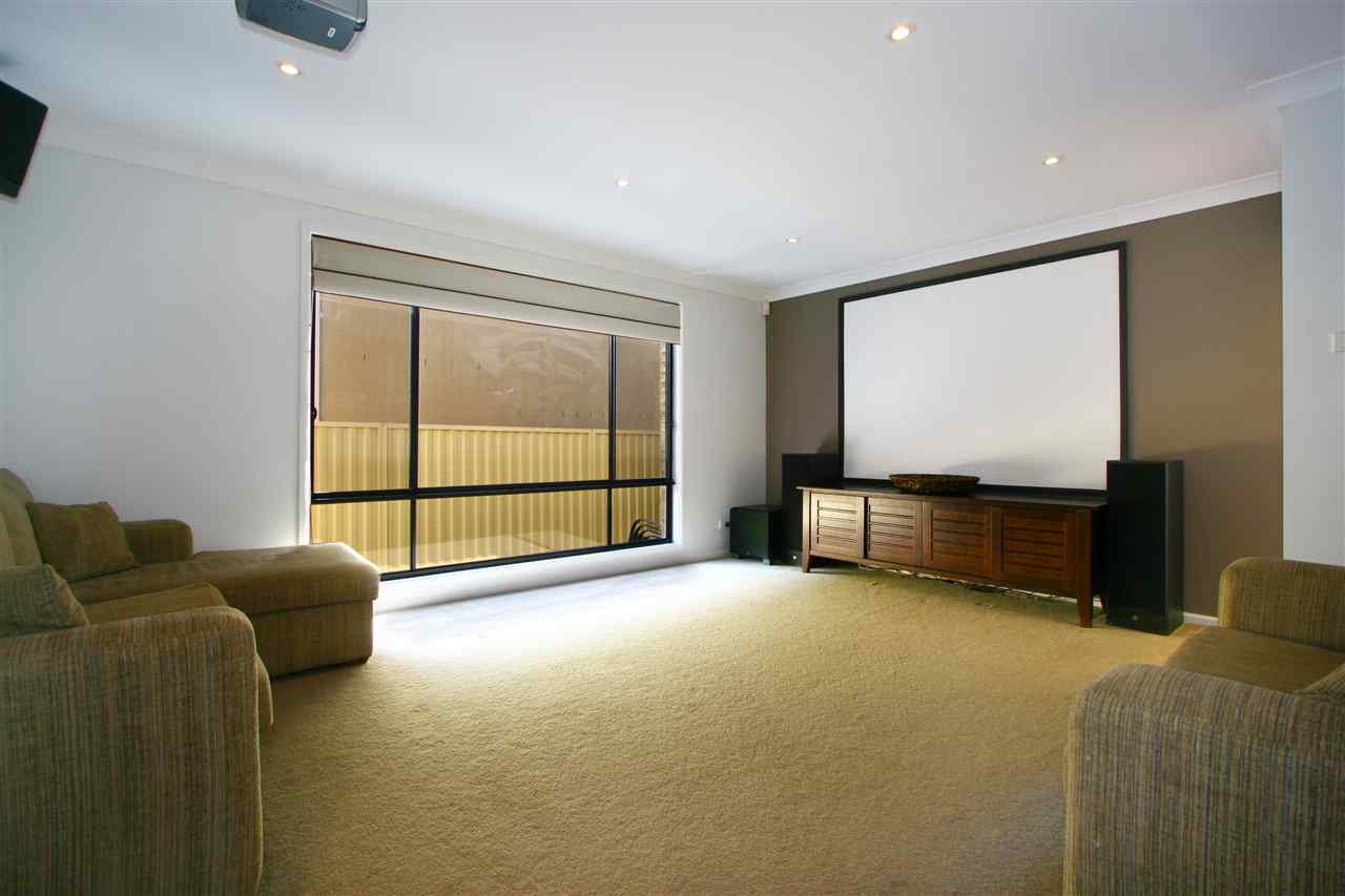 resized-2349823-Living 1.jpg